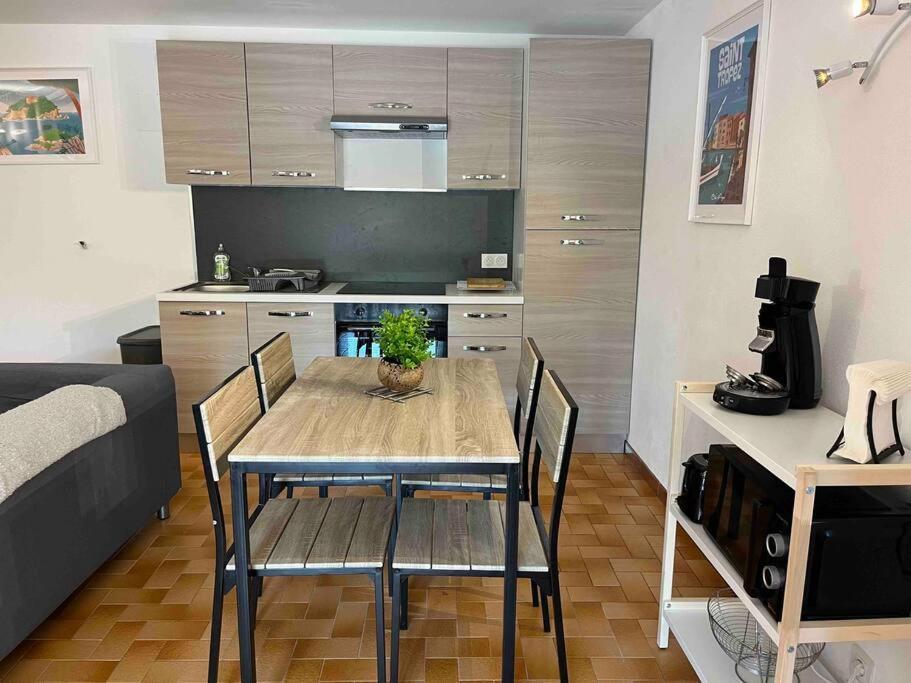 Bas De Villa 70M2 Independant Avec Espace Jacuzzi Prive 르 라방두 외부 사진